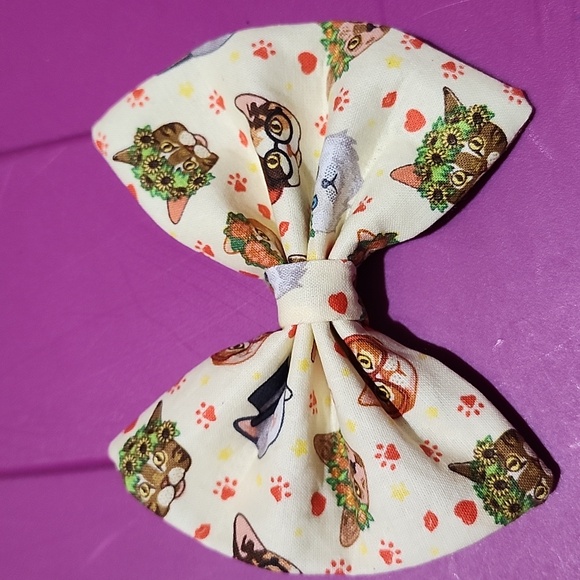 Classy Cat Bow - Picture 1 of 2
